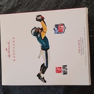 2019 Hallmark - Zach Ertz - Philadelphia Eagles Football Legends #25 - Brand NEW